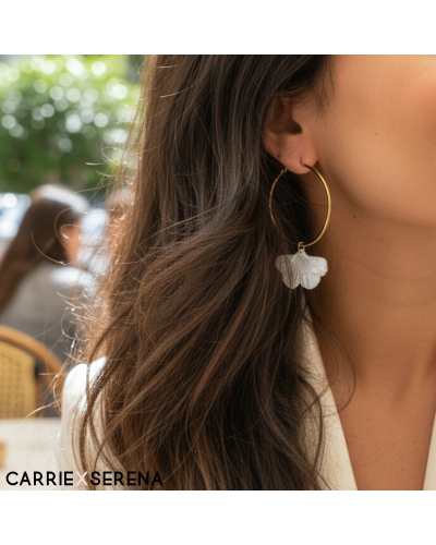 Boucles Mindy – Parisienne Feel Good | Bijou doré inspiré de Mindy Chen